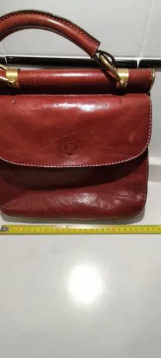 Bolso de mujer en cuero marrón con asa y bandolera