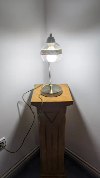 Lámpara de mesa moderna cristal y metal