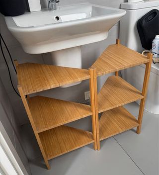 Mueble de esquina de bambú