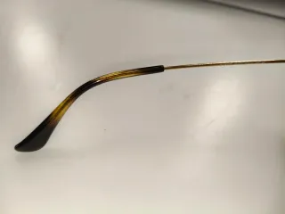 Gafas de sol Ray-Ban doradas y verdes