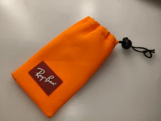 Gafas de sol Ray-Ban doradas y verdes