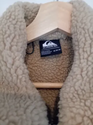 Cazadora Quiksilver cuadros forro sherpa. T. M