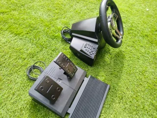 PS4 Slim + Volante FF + Cuffie HP