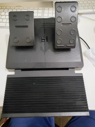 PS4 Slim + Volante FF + Cuffie HP