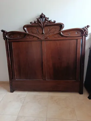 Cabezal cama y mesita noche antigua madera