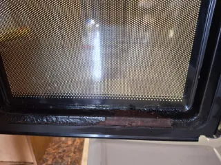 Microondas plateado y negro