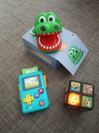 Lote Juguetes Bebé: Cocodrilo, Consola y Cubo