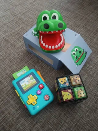 Lote Juguetes Bebé: Cocodrilo, Consola y Cubo