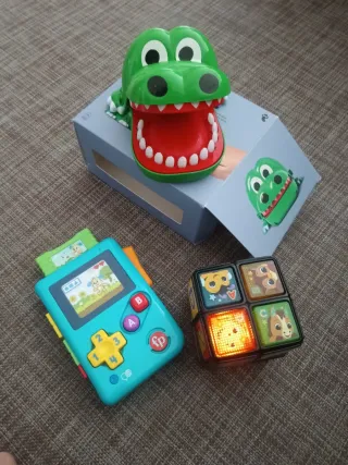 Lote Juguetes Bebé: Cocodrilo, Consola y Cubo