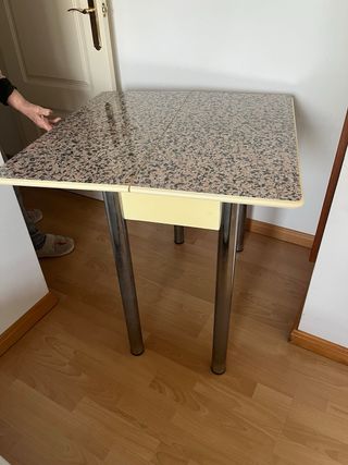 Mesa auxiliar cocina patas aluminio y madera