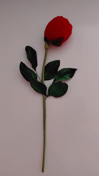 Caja para anillo con forma de rosa