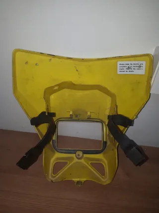 Careta suzuki drz E amarilla y blanca