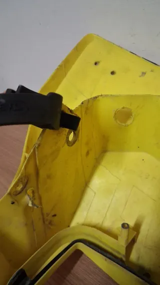 Careta suzuki drz E amarilla y blanca