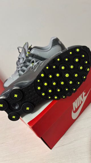 Nike Shox NZ Gris Talla 40