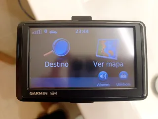 GPS Garmin Nuvi + Cargador y Soporte