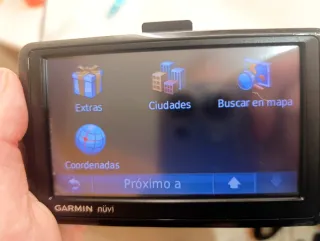 GPS Garmin Nuvi + Cargador y Soporte