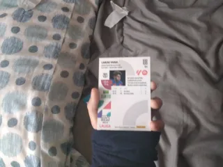 Carta Lamine Yamal Mega Cracks 23-24 PSA 9