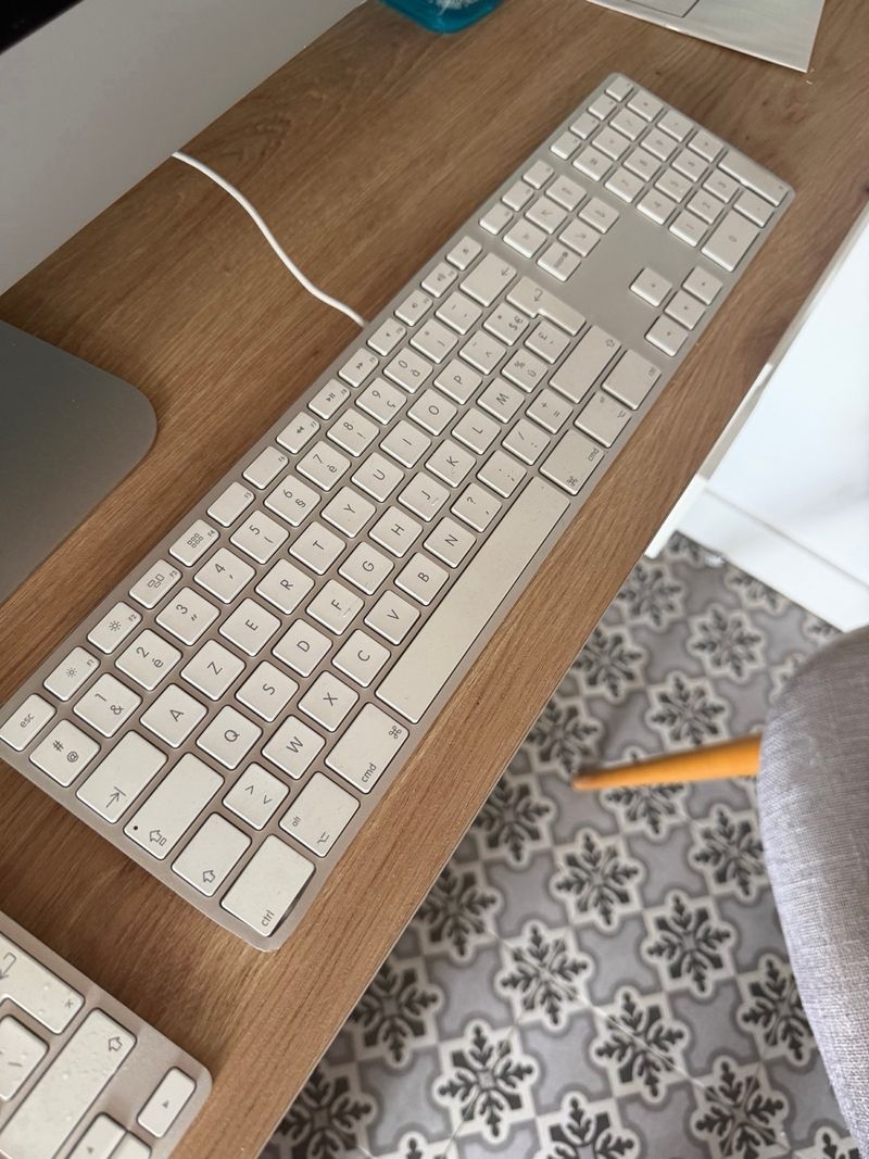 iMac 27” Apple – SSD 500GB – teclado Apple Bluetoo afbeelding 6