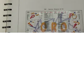 Álbum para sellos con sellos años 1990 a 1994