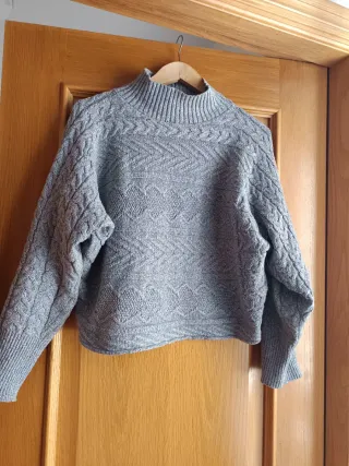 Jersey gris corto con trenzas