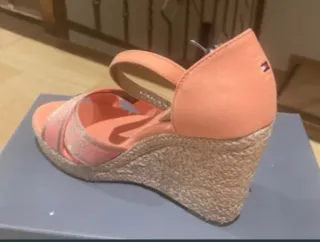 Sandalias Tommy Hilfiger coral y Dorado 39