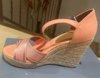 Sandalias Tommy Hilfiger coral y Dorado 39