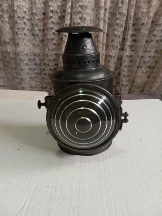 Faro de ferrocarril antiguo americano
