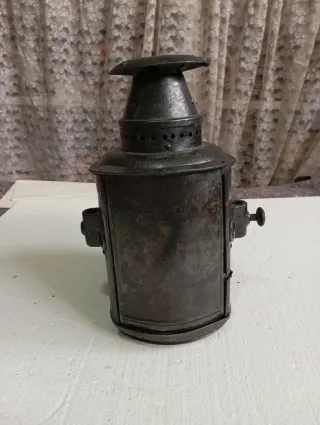 Faro de ferrocarril antiguo americano