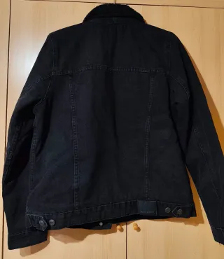 Cazadora vaquera negra con borrego