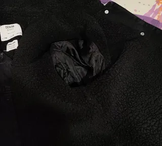 Cazadora vaquera negra con borrego