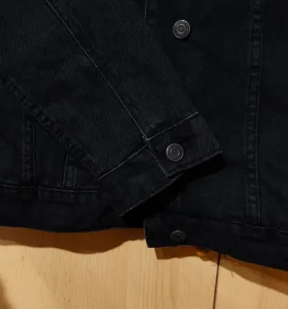 Cazadora vaquera negra con borrego