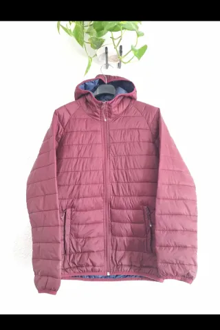 Chaqueta impermeable vino tinto dama. Talle s.
