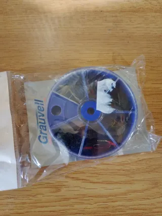 Cajas de moscas de pesca variadas