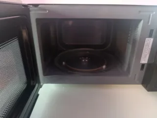 Forno a microonde Hisense nero