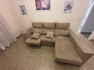 Sofá chaise longue beige + 2 taburetes