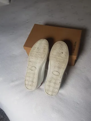 Zapatillas deportivas Silbon blancas y grises