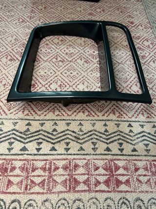 Bisel marco izquierdo faro Jeep Cherokee 80-90