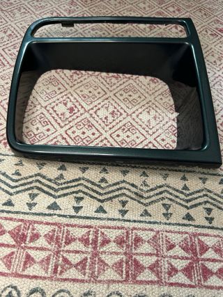 Bisel marco izquierdo faro Jeep Cherokee 80-90