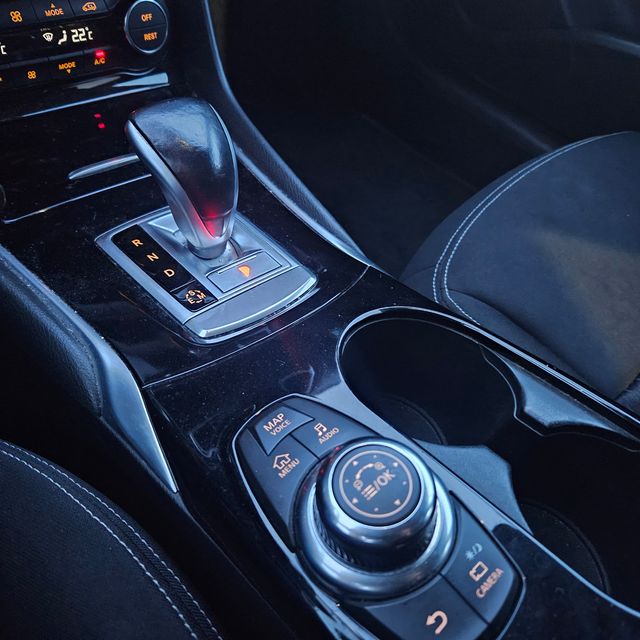 Infiniti Q30 Automático. 2016