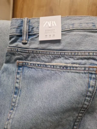 Pantalones vaqueros Zara desgastados