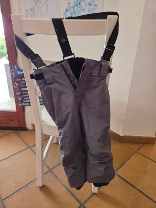 Pantalones y botas nieve