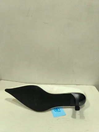 Zapato nuevo,tacón fino punta n°39