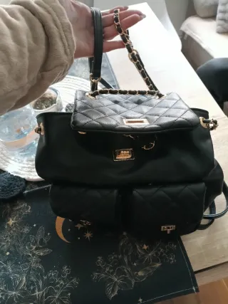 Mochila negra acolchada