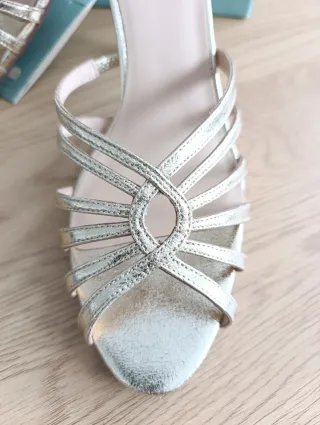 Sandalias Hoss Intropia doradas talla 40