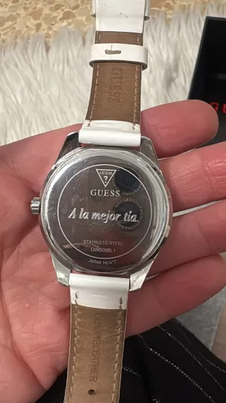 Reloj Guess Blanco y Plateado
