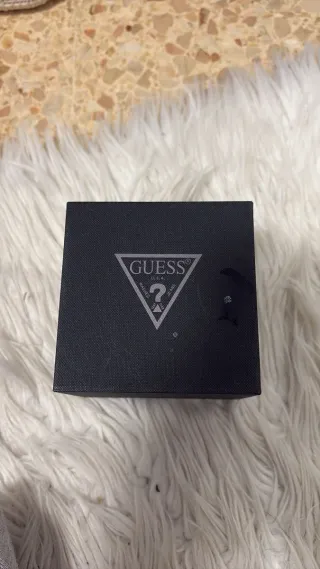 Reloj Guess Blanco y Plateado