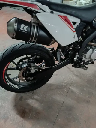 Rieju MRT 125cc Supermotard Roja y Blanca