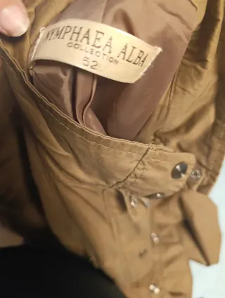 Chaqueta beige estilo militar