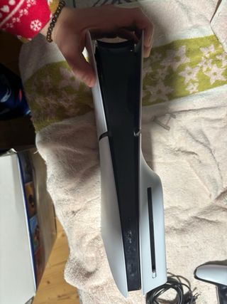 PS5 Slim Sony Nueva con 2