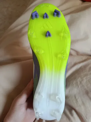 Botas de fútbol Adidas F50 verdes y moradas